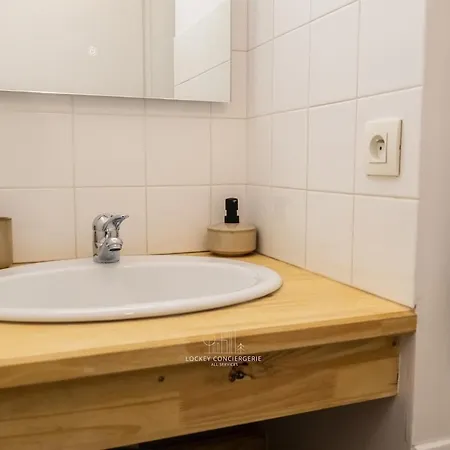 A Deux Pas Du Marche Et Du Port • 3* Apartment *